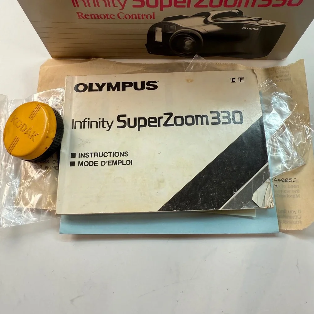 Olympus Infinity SuperZoom 330 Film Camera w Box Manual 1992 UNTESTED